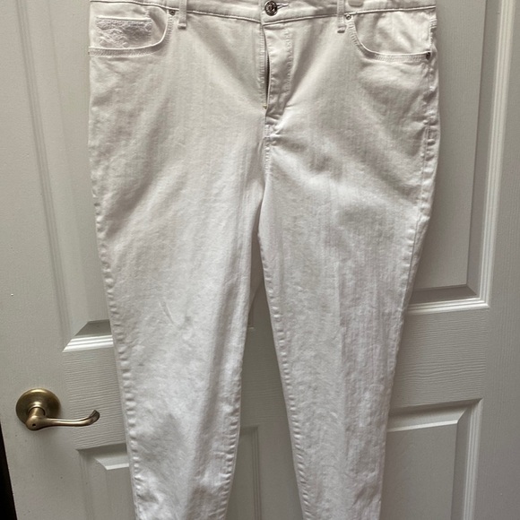 O womens Gloria Vanderbilt solid white stretch denim anklet jeans size 16.  EUC - Picture 1 of 5